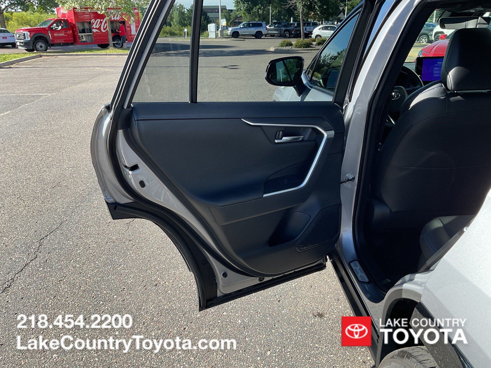 Used 2025 Toyota RAV4 XSE w/ Advanced Technology Package AWD/4WD image 14
