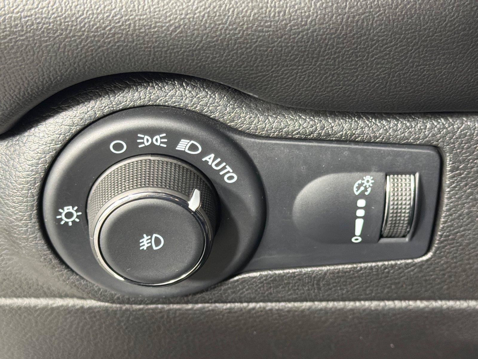 Used 2023 Dodge Durango GT RWD image 32