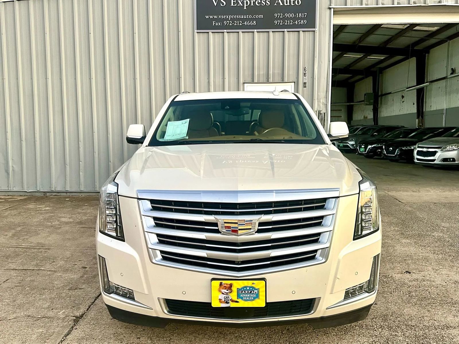 Used 2015 Cadillac Escalade Platinum image 2