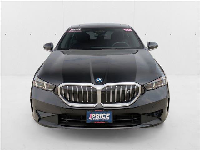 Used 2024 BMW i5 eDrive40i w/ Premium Package image 2