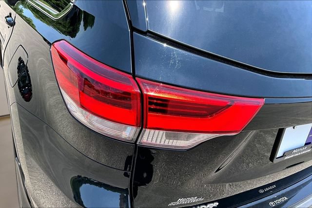 Used 2019 Toyota Highlander XLE FWD image 22