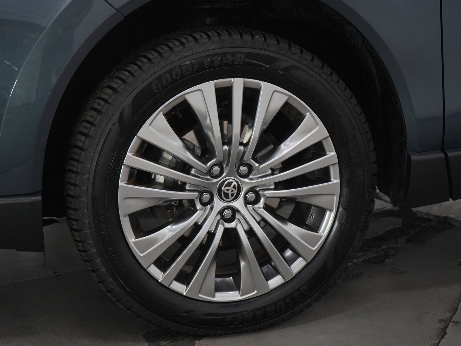 Used 2021 Toyota Venza XLE image 28