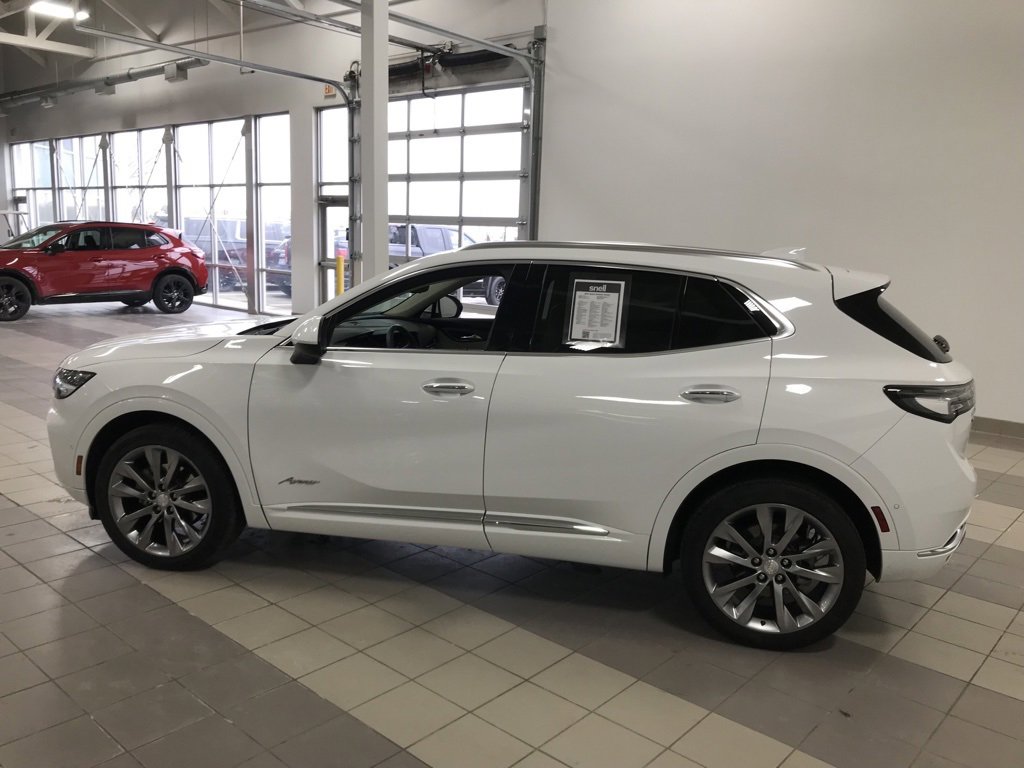 Used 2021 Buick Envision Avenir w/ Technology Package II image 2