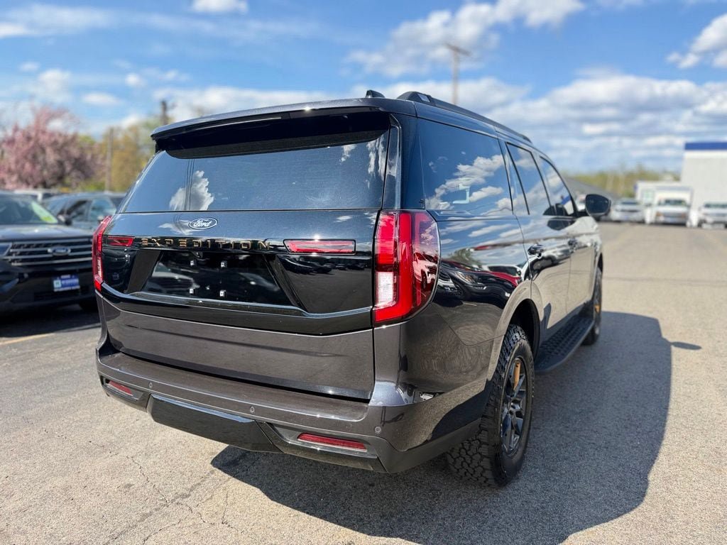 Used 2025 Ford Expedition Tremor AWD/4WD image 9