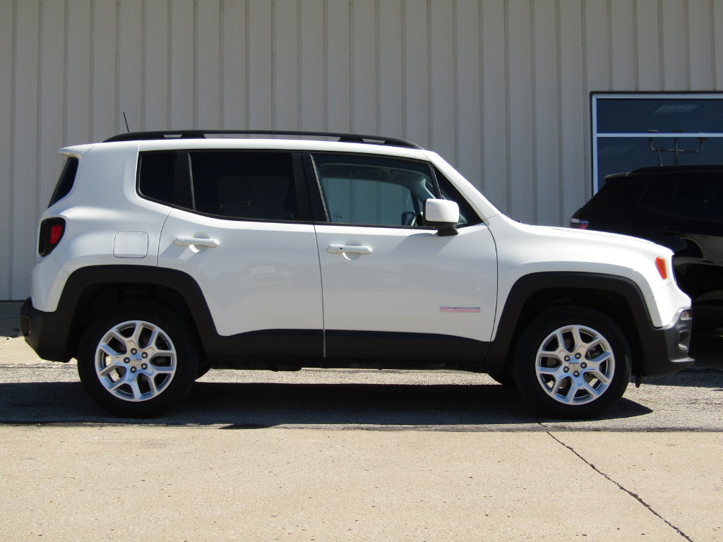 Used 2018 Jeep Renegade Latitude w/ Cold Weather Group AWD/4WD image 2