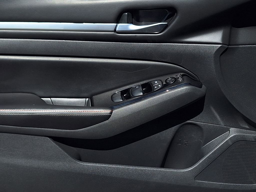 Used 2024 Nissan Altima 2.5 SR w/ SR Premium Package image 9