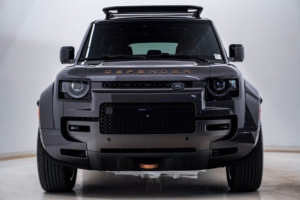 Used 2025 Land Rover Defender 110 image 6