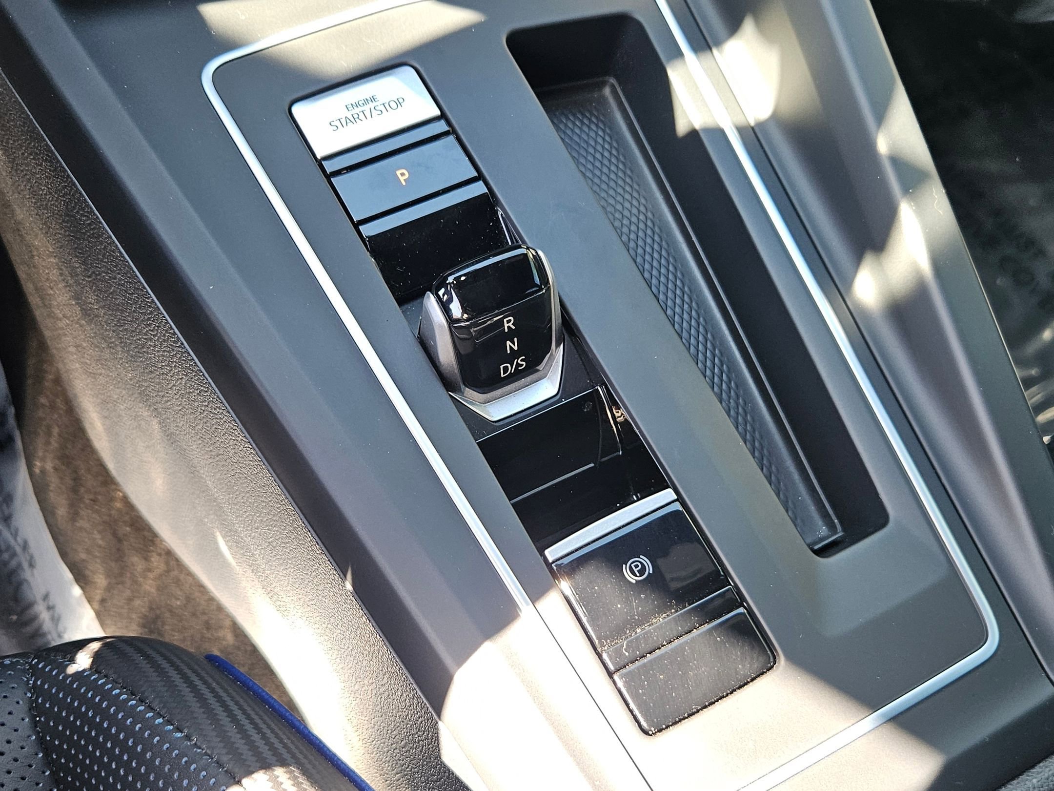 Used 2022 Volkswagen Golf R image 17