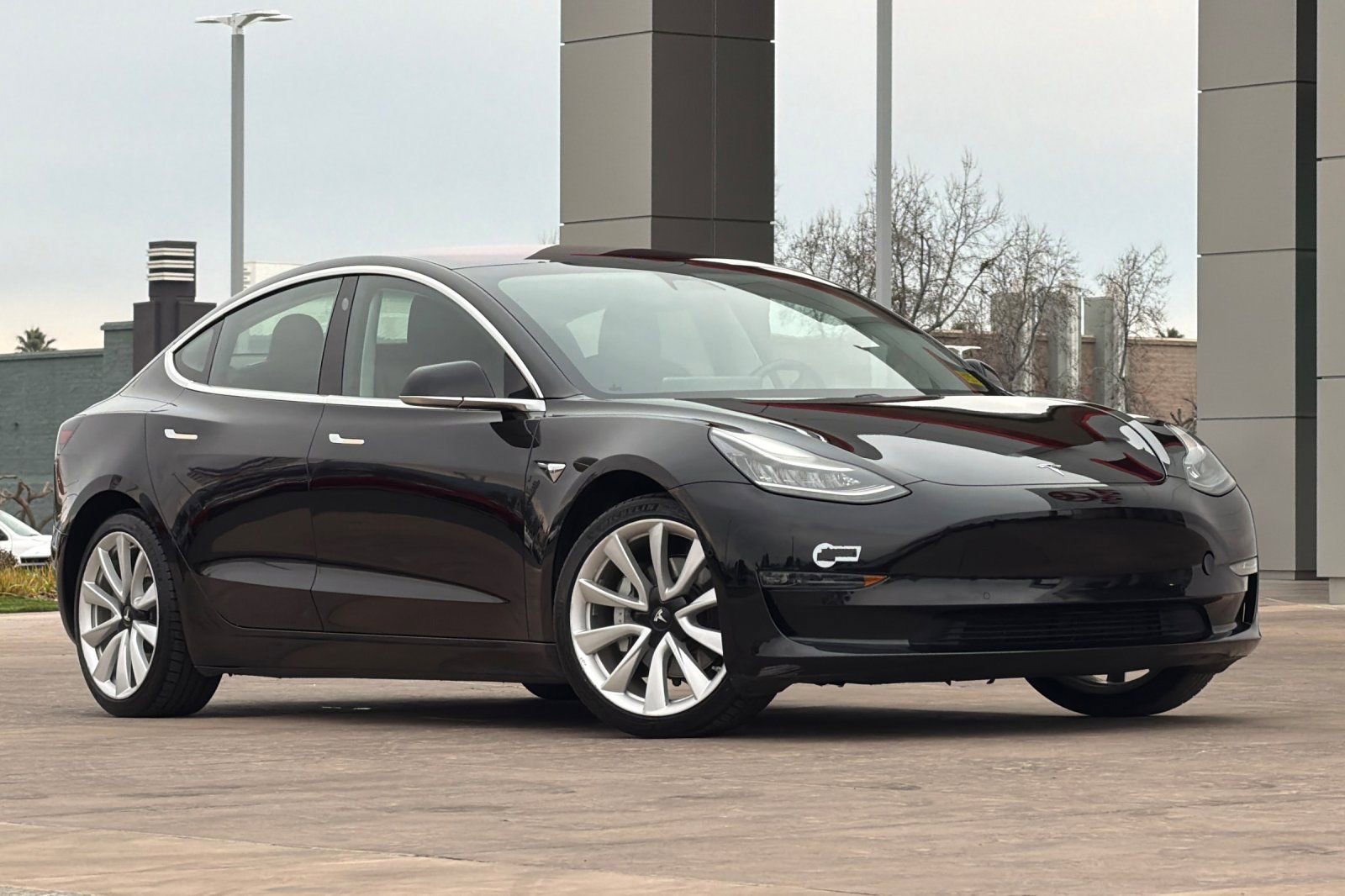 Used 2017 Tesla Model 3 Long Range image 2