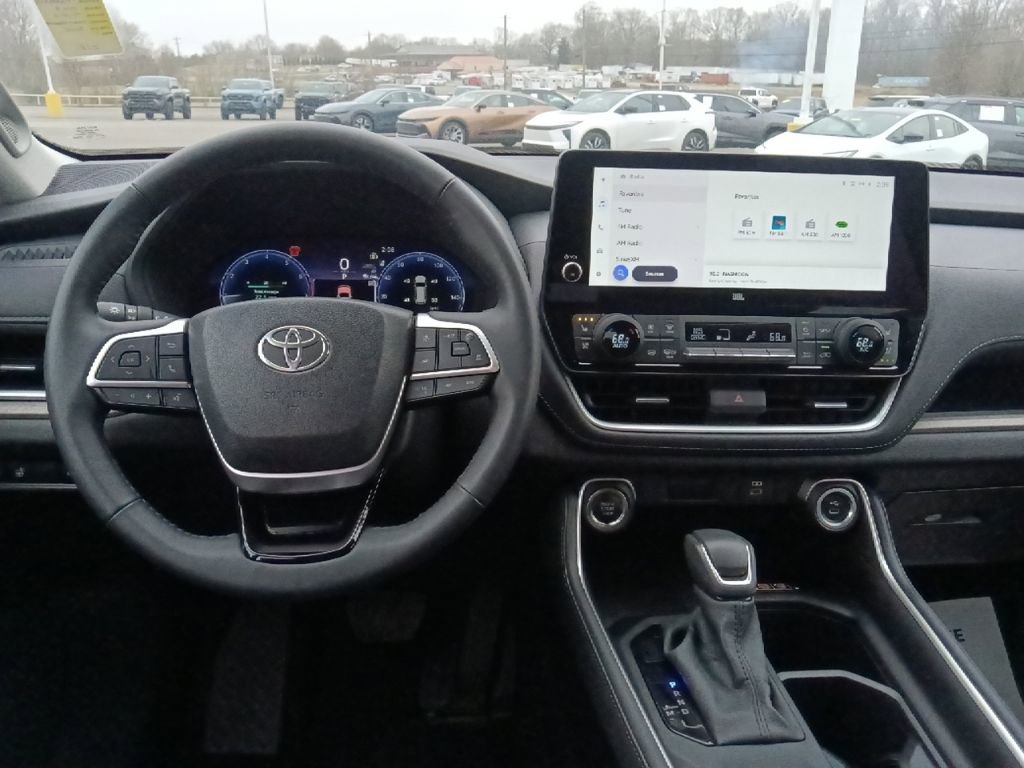 Used 2025 Toyota Grand Highlander AWD image 25