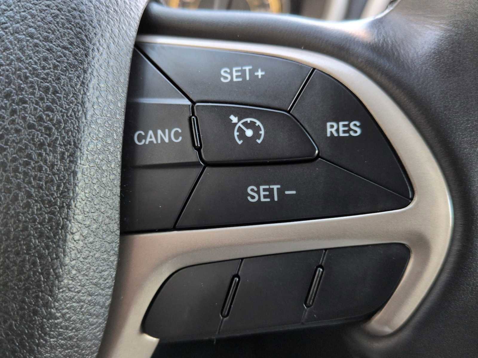 Used 2016 Jeep Cherokee Limited image 27