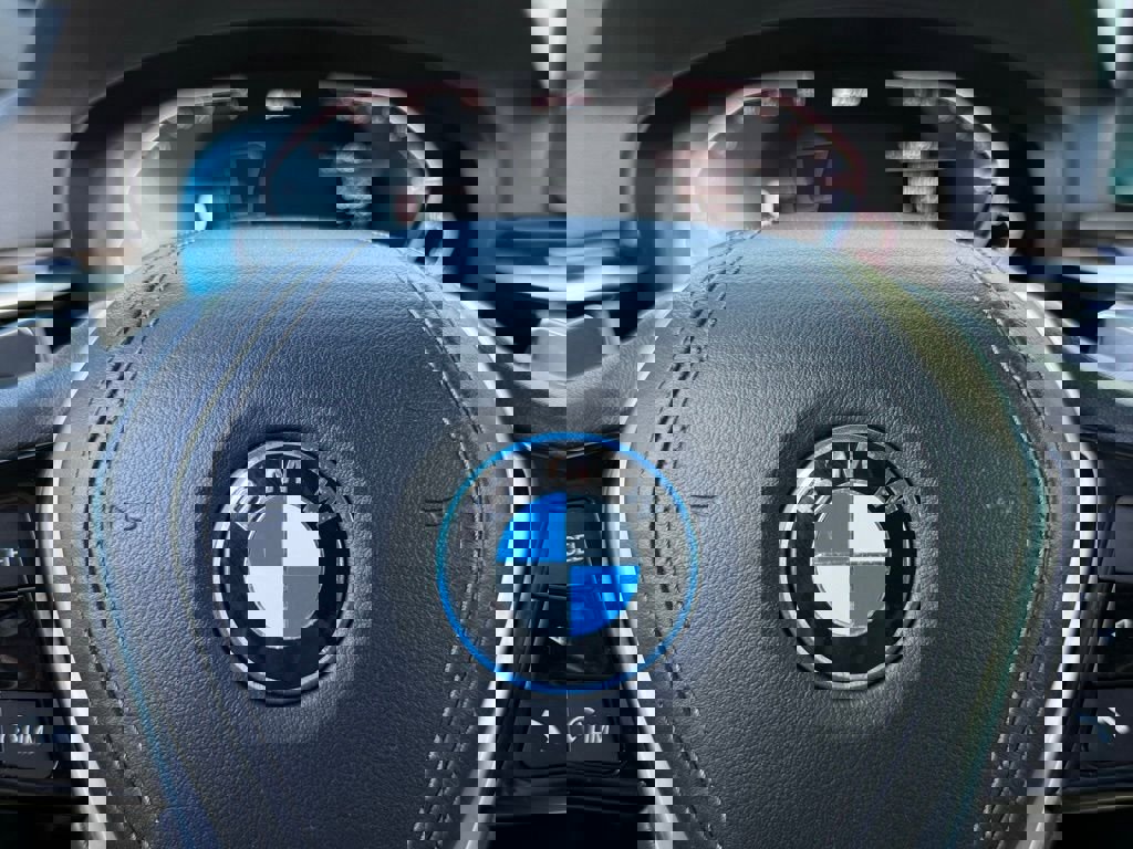 Used 2023 BMW 530e image 28