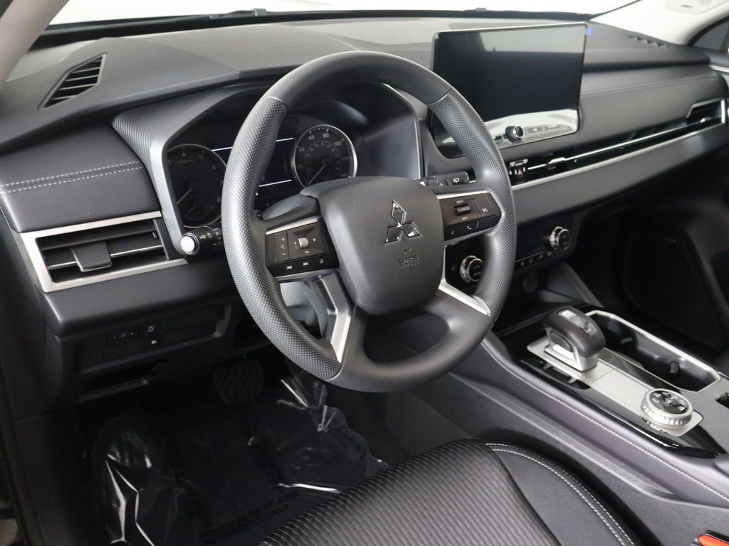 New 2026 Mitsubishi Outlander ES image 26