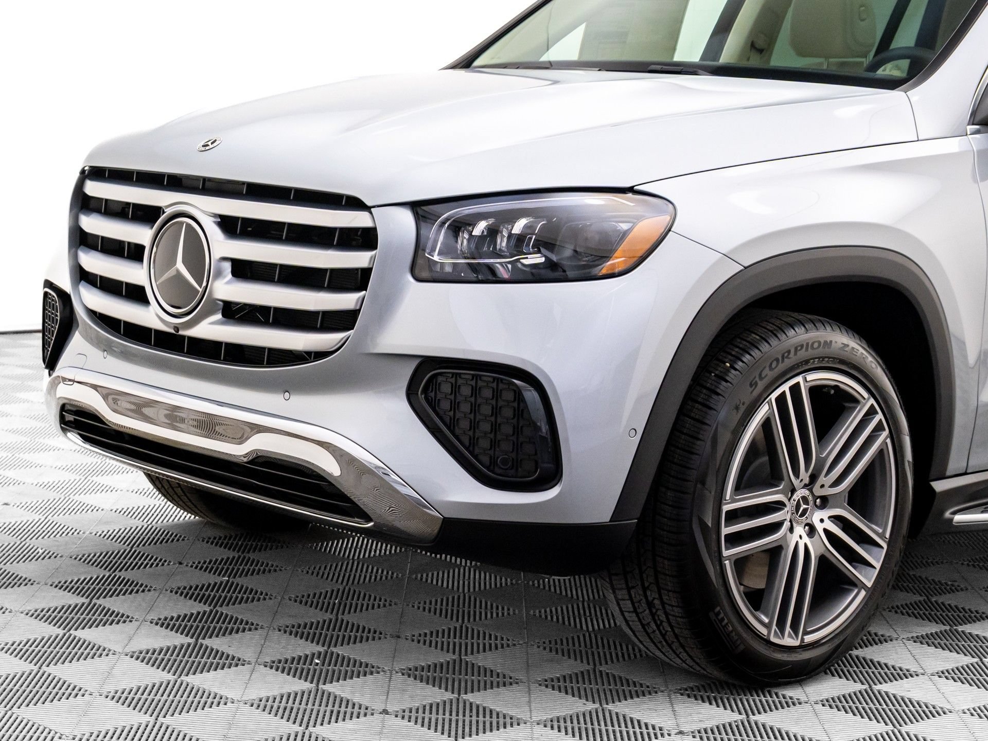 New 2026 Mercedes-Benz GLS 450 4MATIC image 39