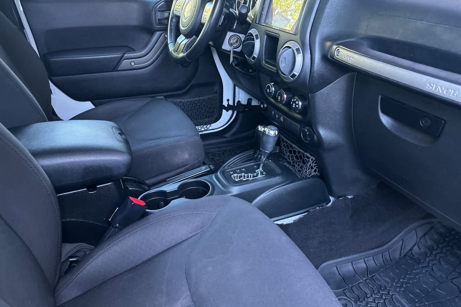 Used 2016 Jeep Wrangler Sport w/ Connectivity Group AWD/4WD image 16