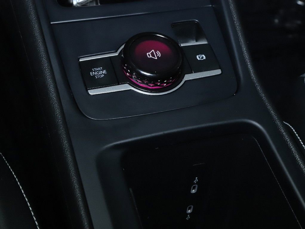 Used 2025 Volkswagen Tiguan SE image 25