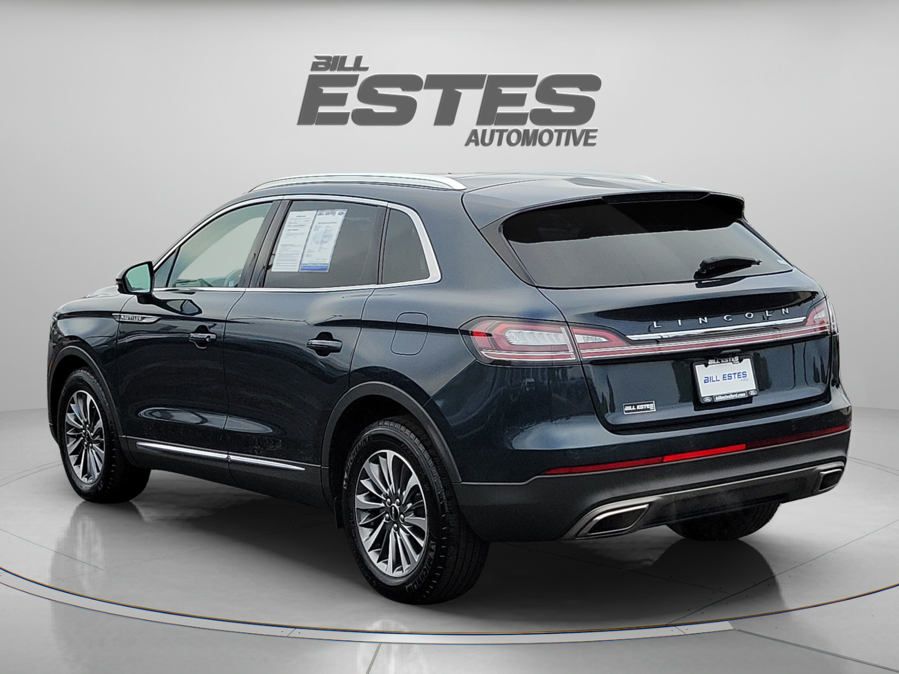 Used 2022 Lincoln Nautilus Reserve w/ Luxury Package FWD image 2