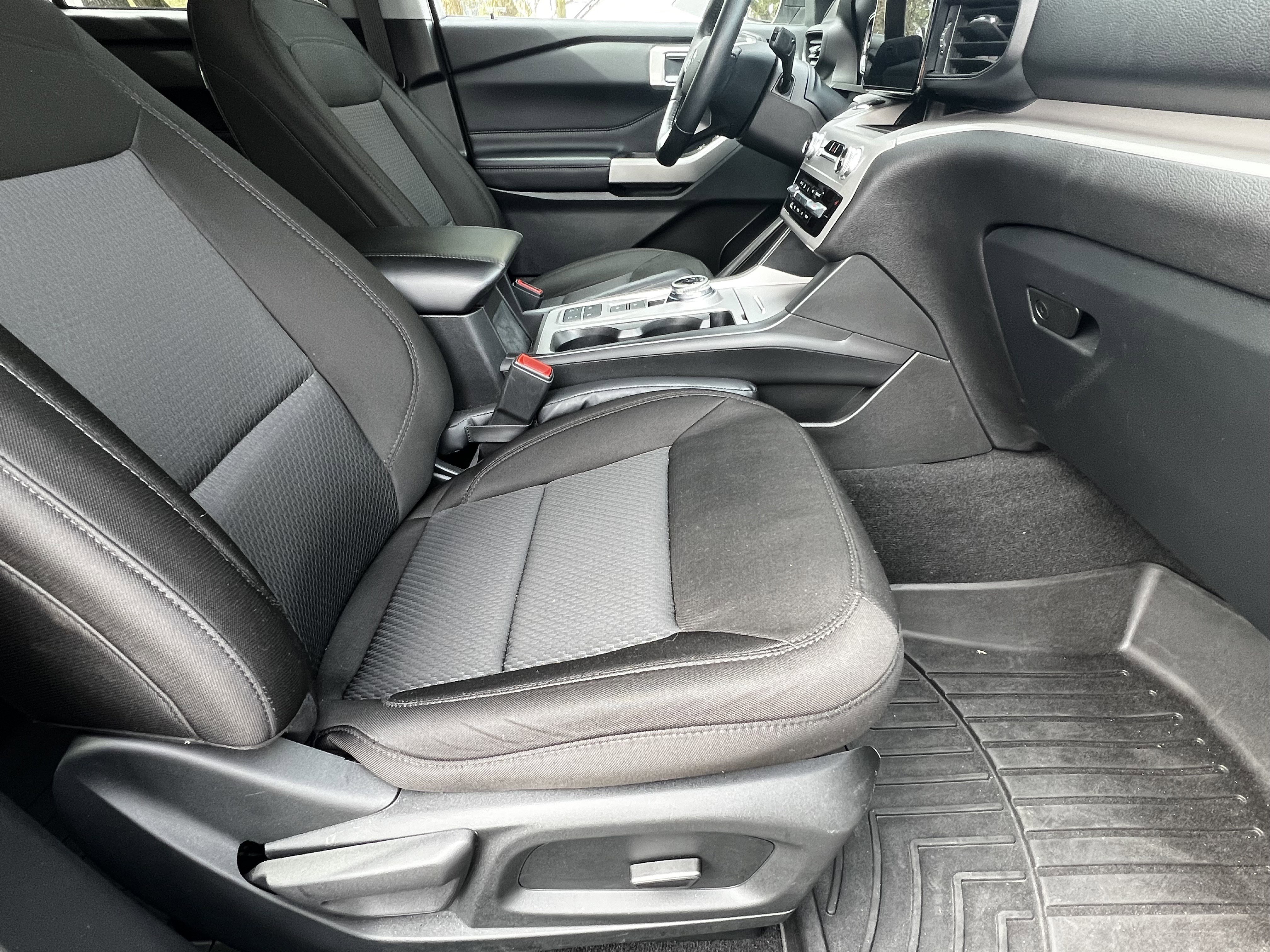Used 2023 Ford Explorer XLT image 44