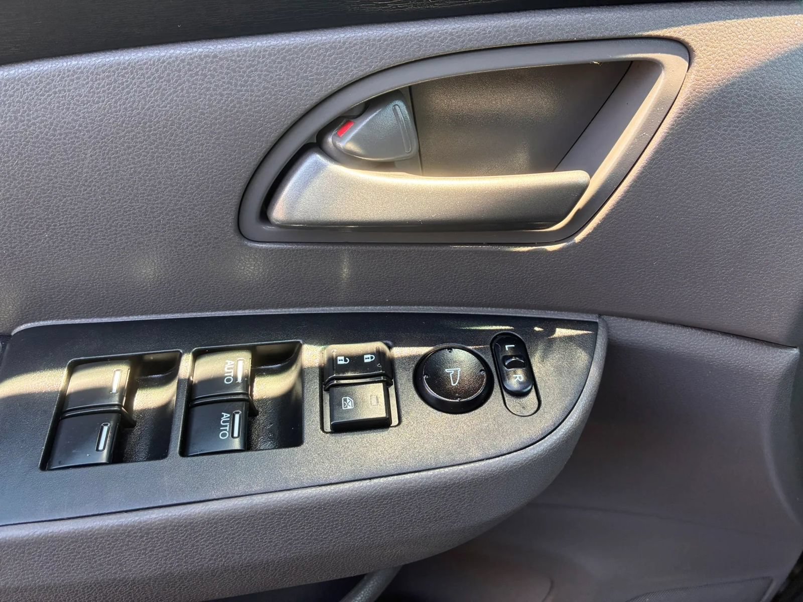 Used 2012 Honda Odyssey EX-L image 24