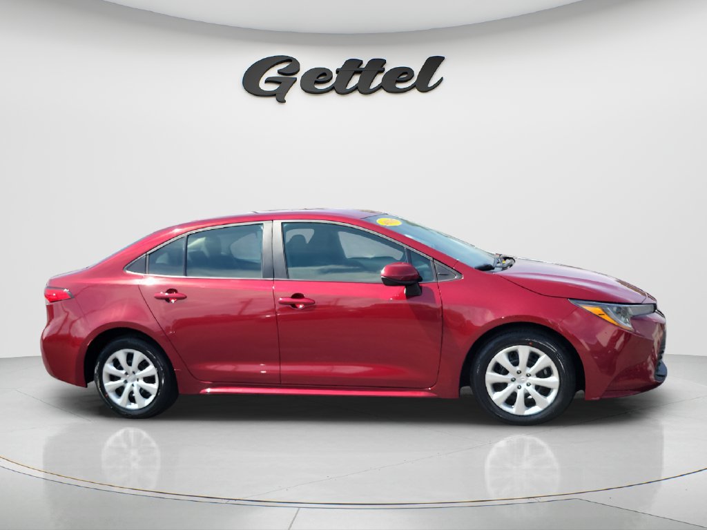 Used 2025 Toyota Corolla LE FWD image 4