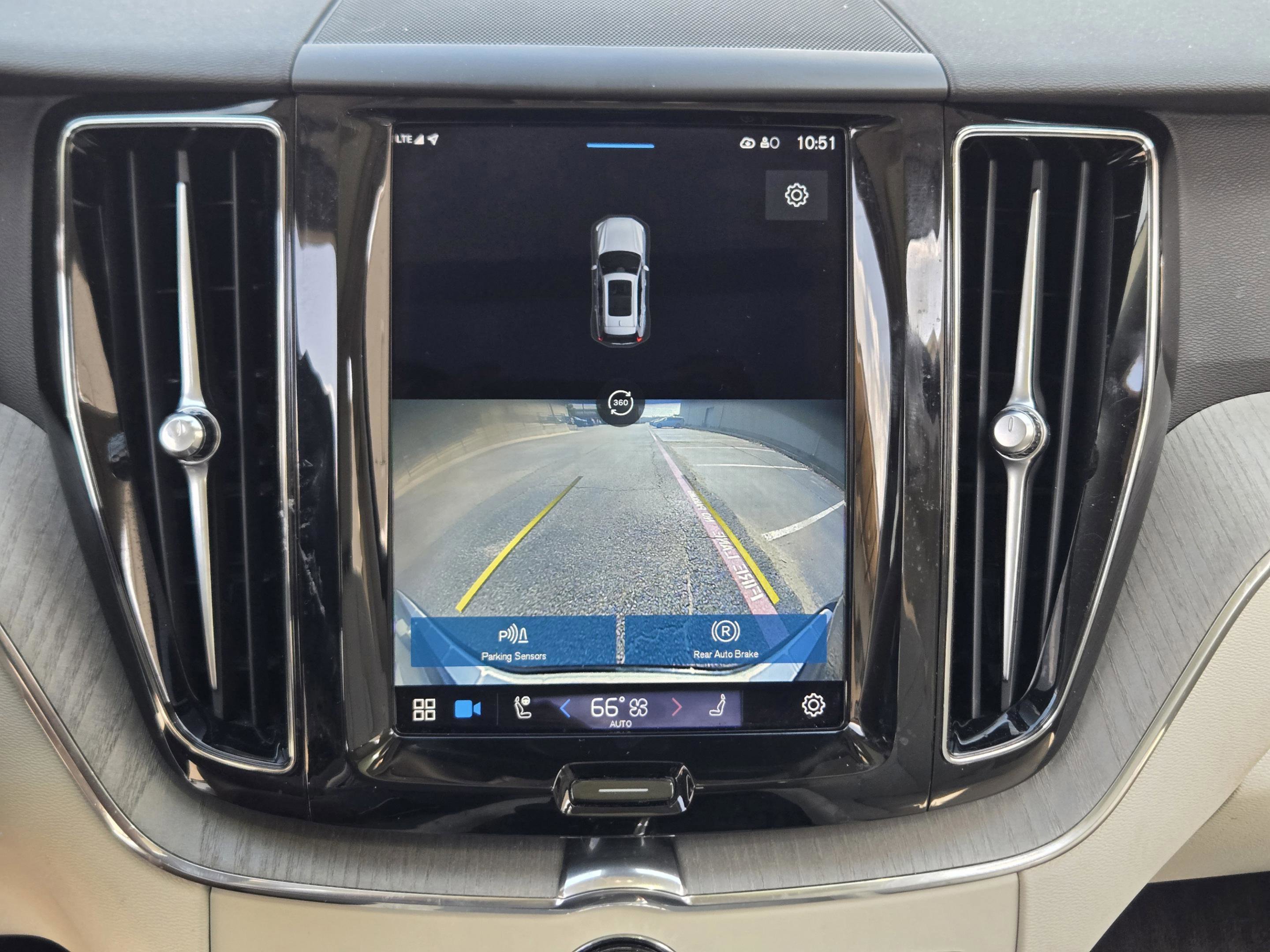 Used 2023 Volvo XC60 B5 Plus w/ Climate Package image 22