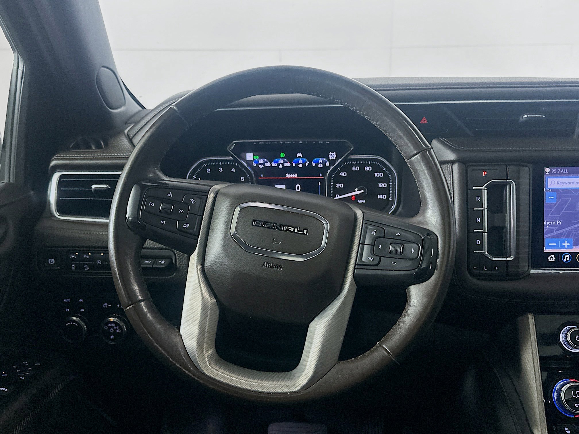 Used 2021 GMC Yukon XL Denali w/ Advanced Technology Package image 18