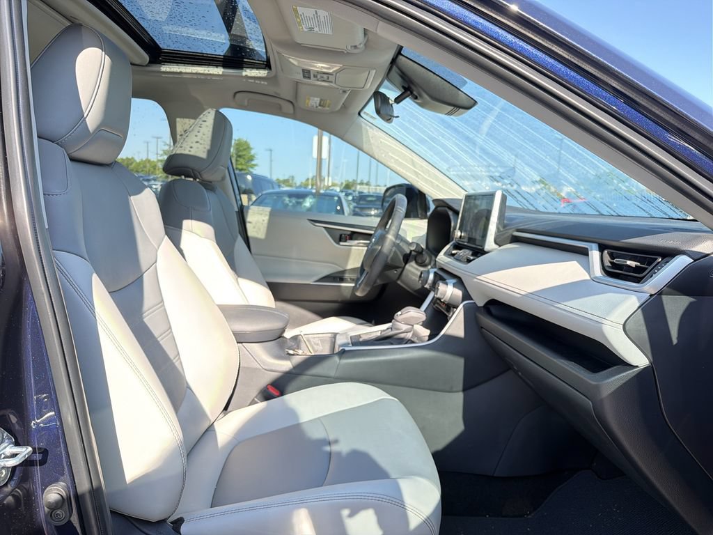 Used 2025 Toyota RAV4 XLE Premium FWD image 15