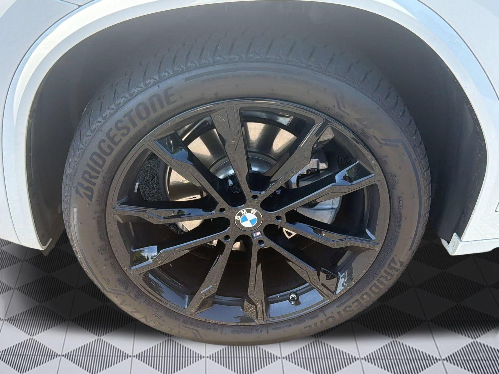Used 2025 BMW X4 xDrive30i w/ Premium Package AWD/4WD image 13