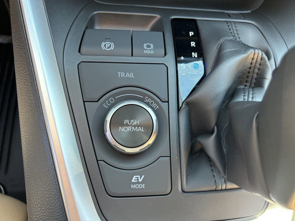 New 2025 Toyota RAV4 LE image 8