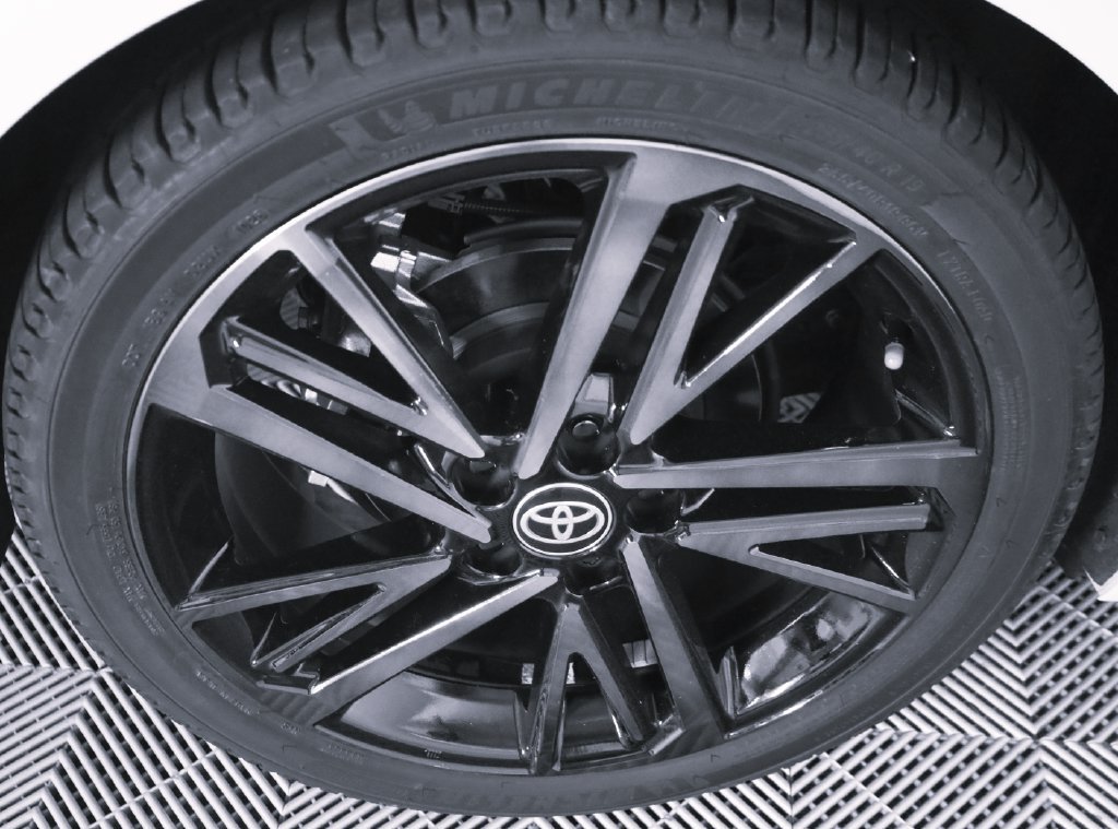 Used 2025 Toyota Camry XSE FWD image 7