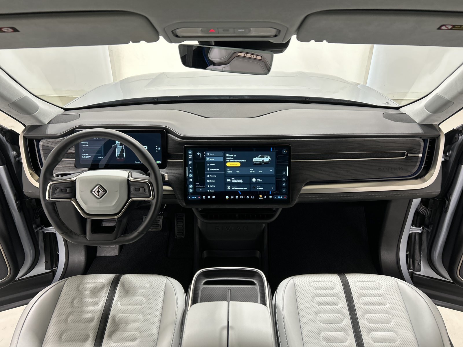Used 2025 Rivian R1S Adventure Dual AWD/4WD image 27