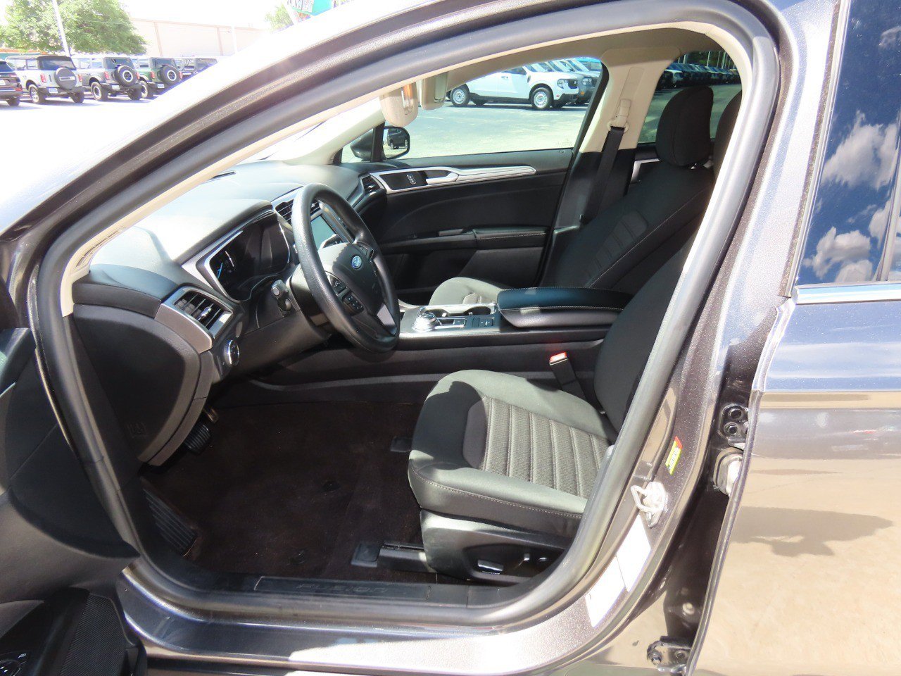 Used 2020 Ford Fusion SE image 25