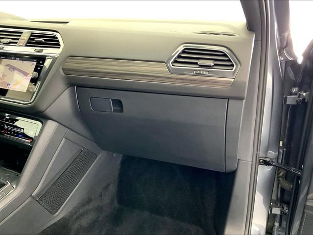 Certified 2022 Volkswagen Tiguan SEL R-Line image 16