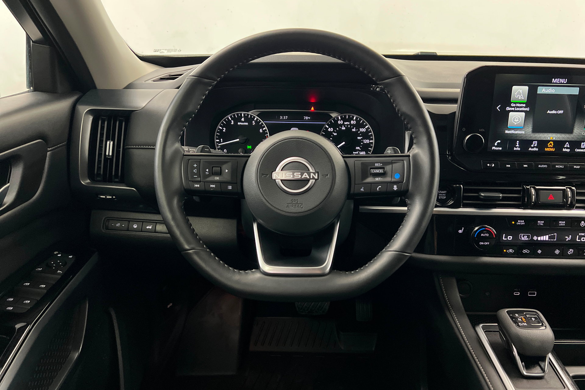 Used 2025 Nissan Pathfinder SL FWD image 13