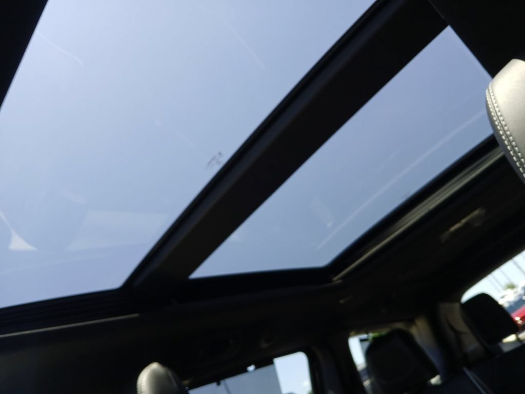 New 2027 Chrysler Pacifica Limited FWD image 7