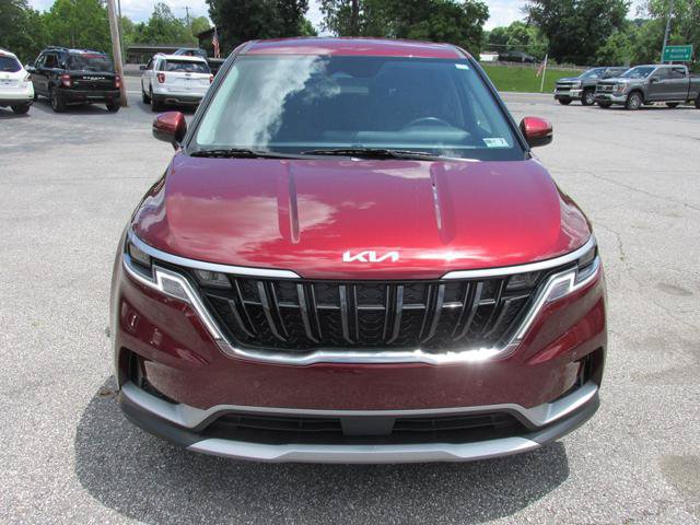 Used 2024 Kia Carnival EX FWD image 2