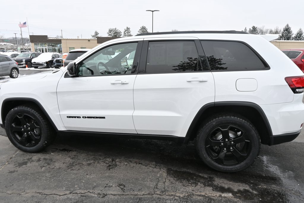 Used 2019 Jeep Grand Cherokee Laredo image 4