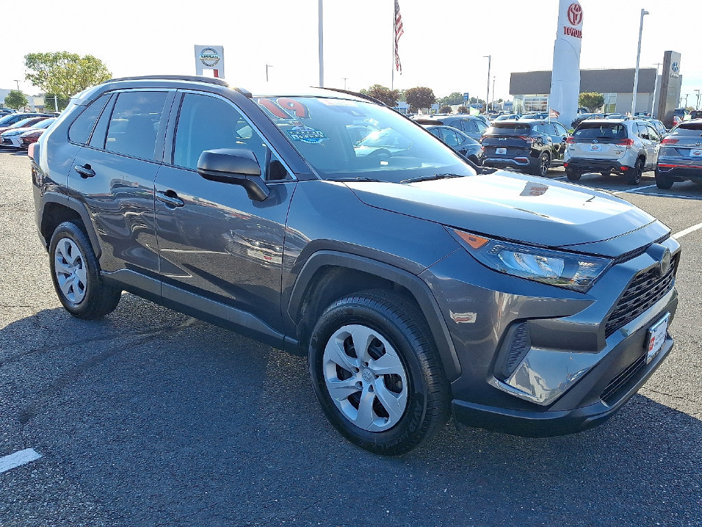 Certified 2019 Toyota RAV4 LE AWD/4WD image 3
