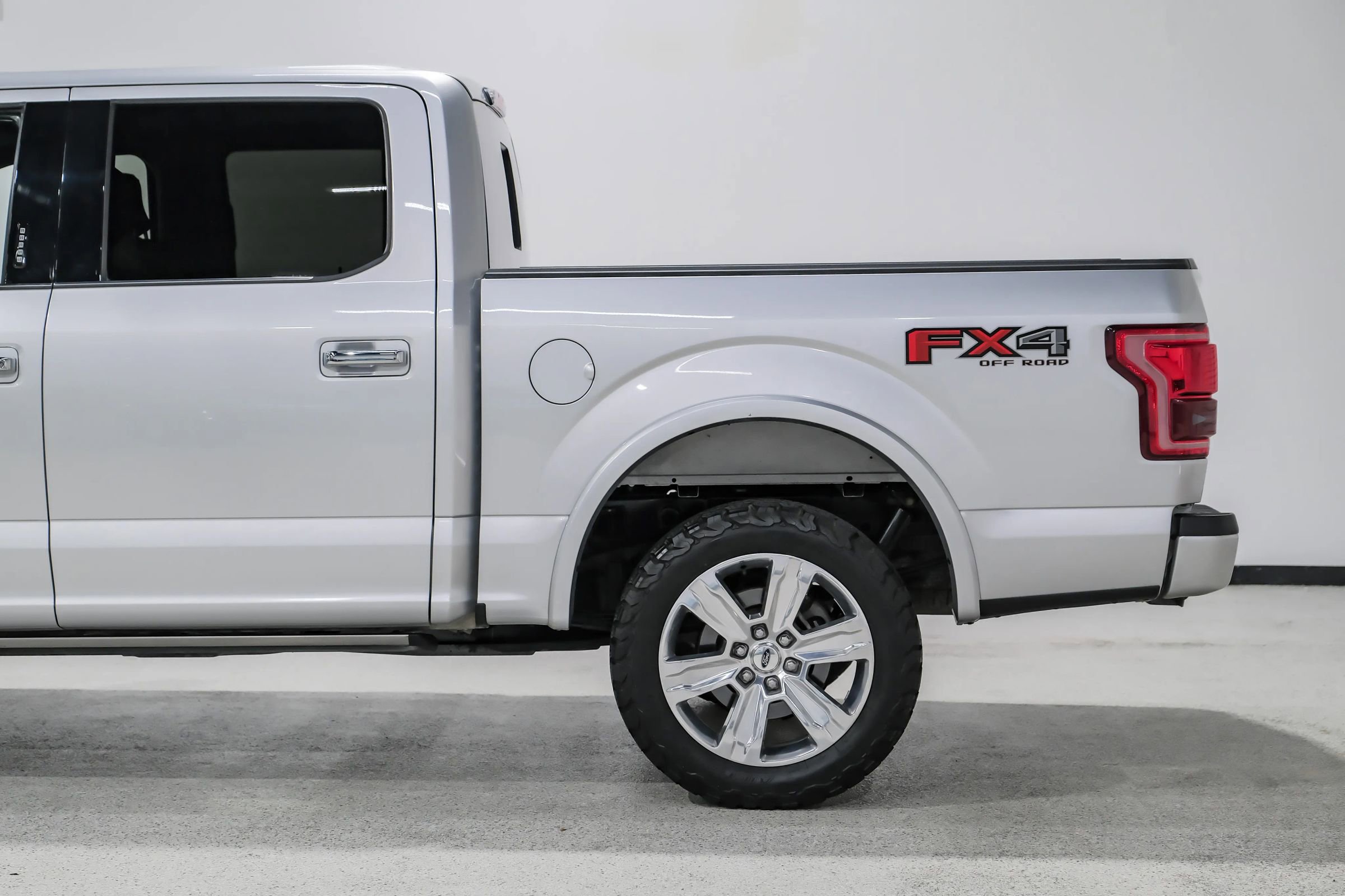 Used 2016 Ford F150 Platinum w/ Equipment Group 701A Luxury AWD/4WD image 15