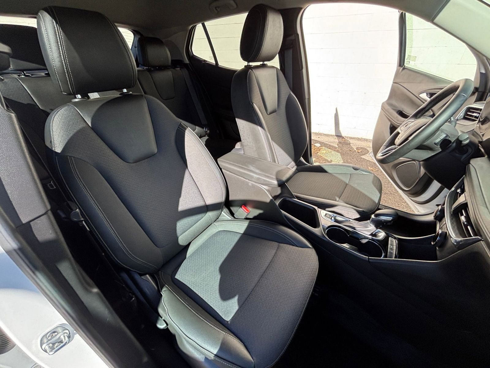 Used 2025 Buick Encore GX Preferred image 36