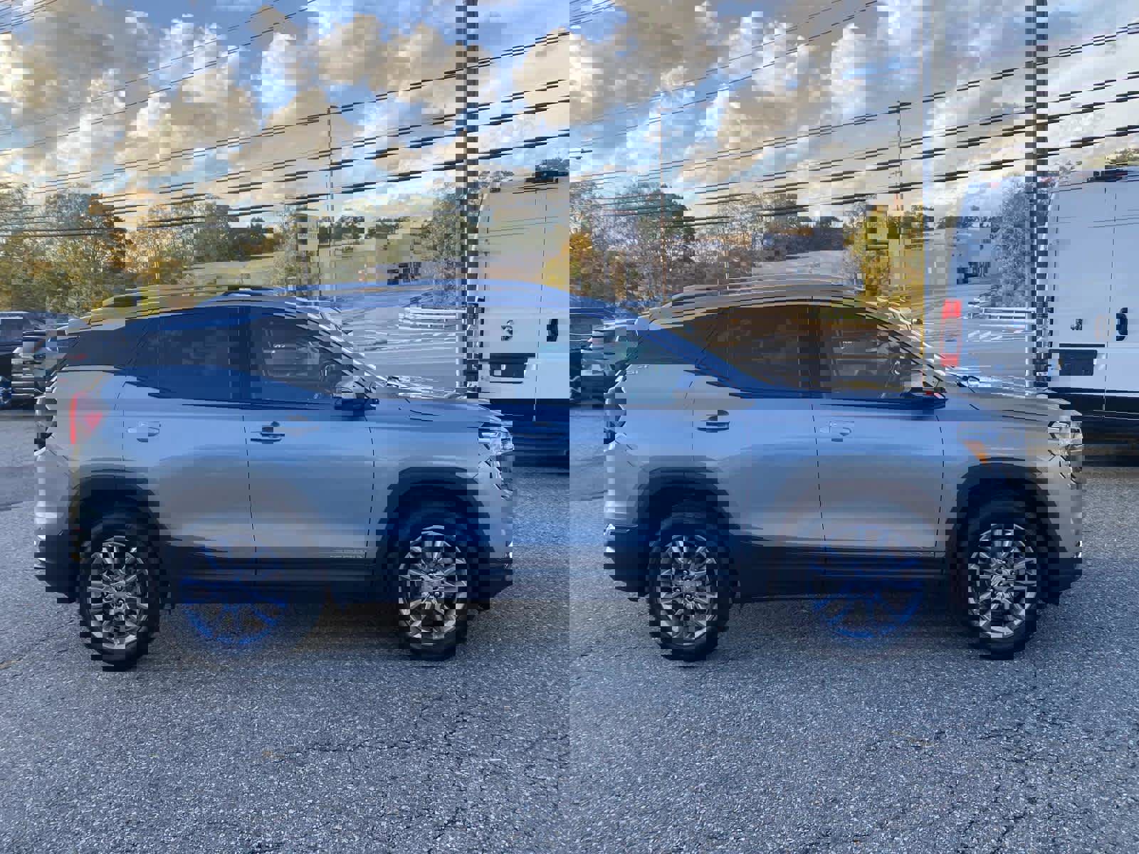 Used 2024 GMC Terrain SLT image 2