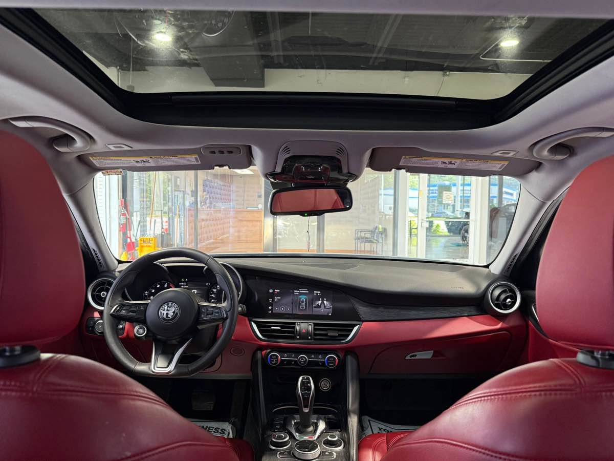 Used 2021 Alfa Romeo Giulia Sprint w/ Sun & Sound Package image 17