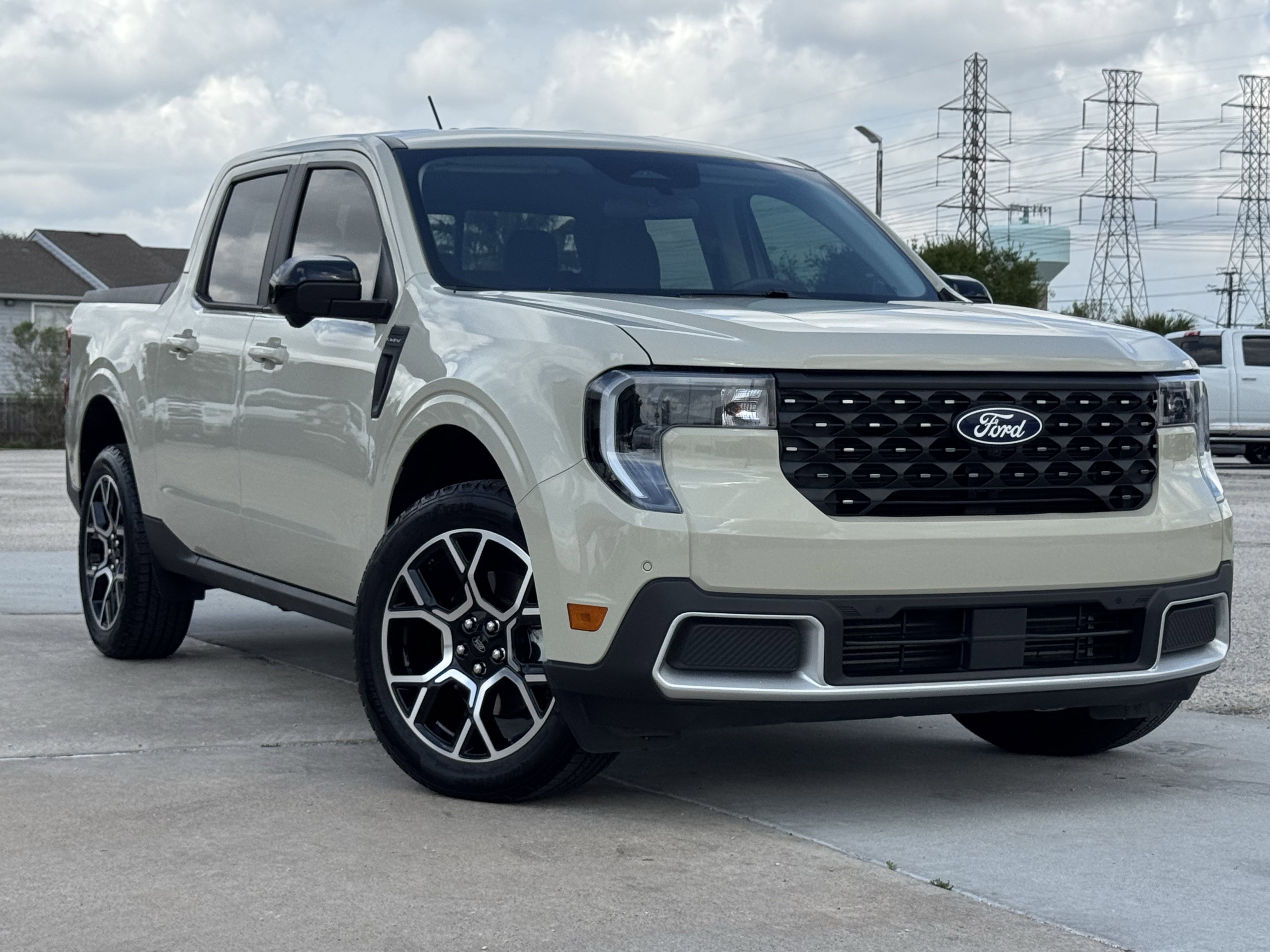 Used 2025 Ford Maverick Lariat image 2