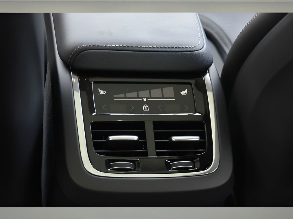 Certified 2025 Volvo XC60 B5 Ultra w/ Protection Package Premier image 14