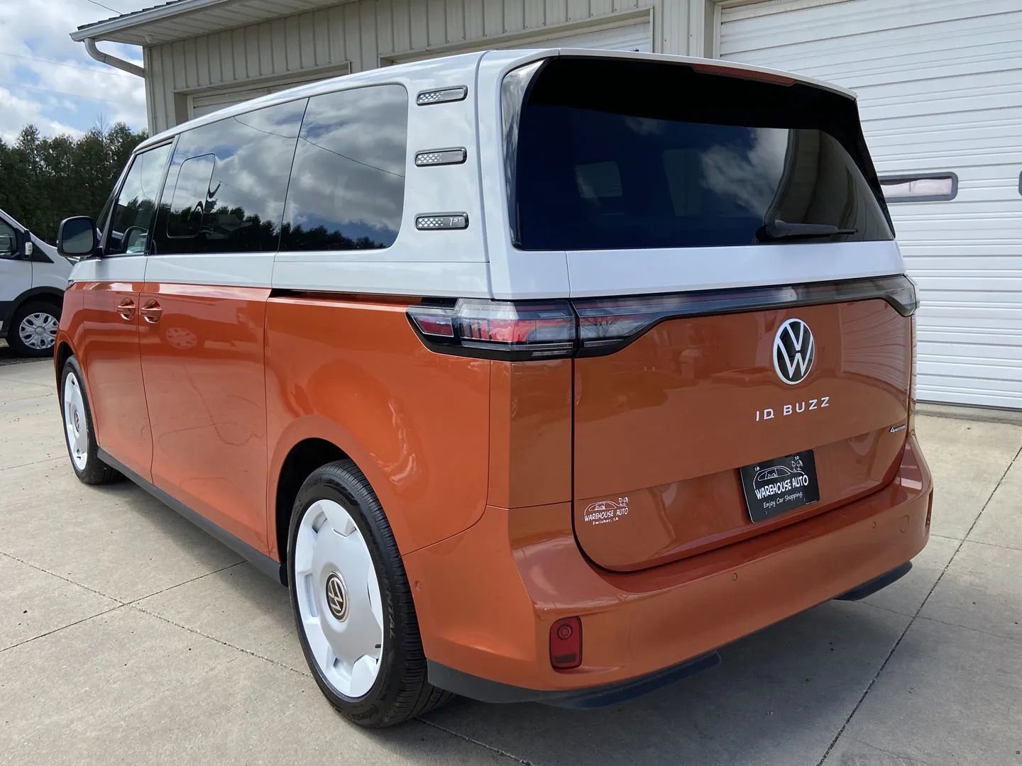 Used 2025 Volkswagen ID. Buzz 1st Edition image 5