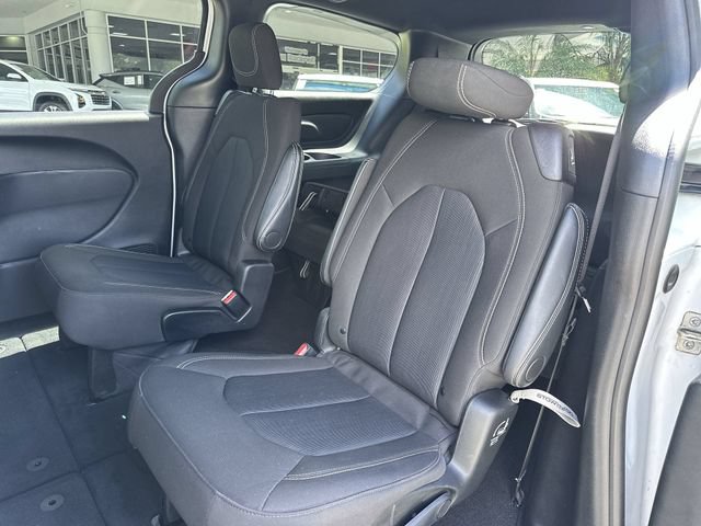 Used 2024 Chrysler Pacifica Touring FWD image 27
