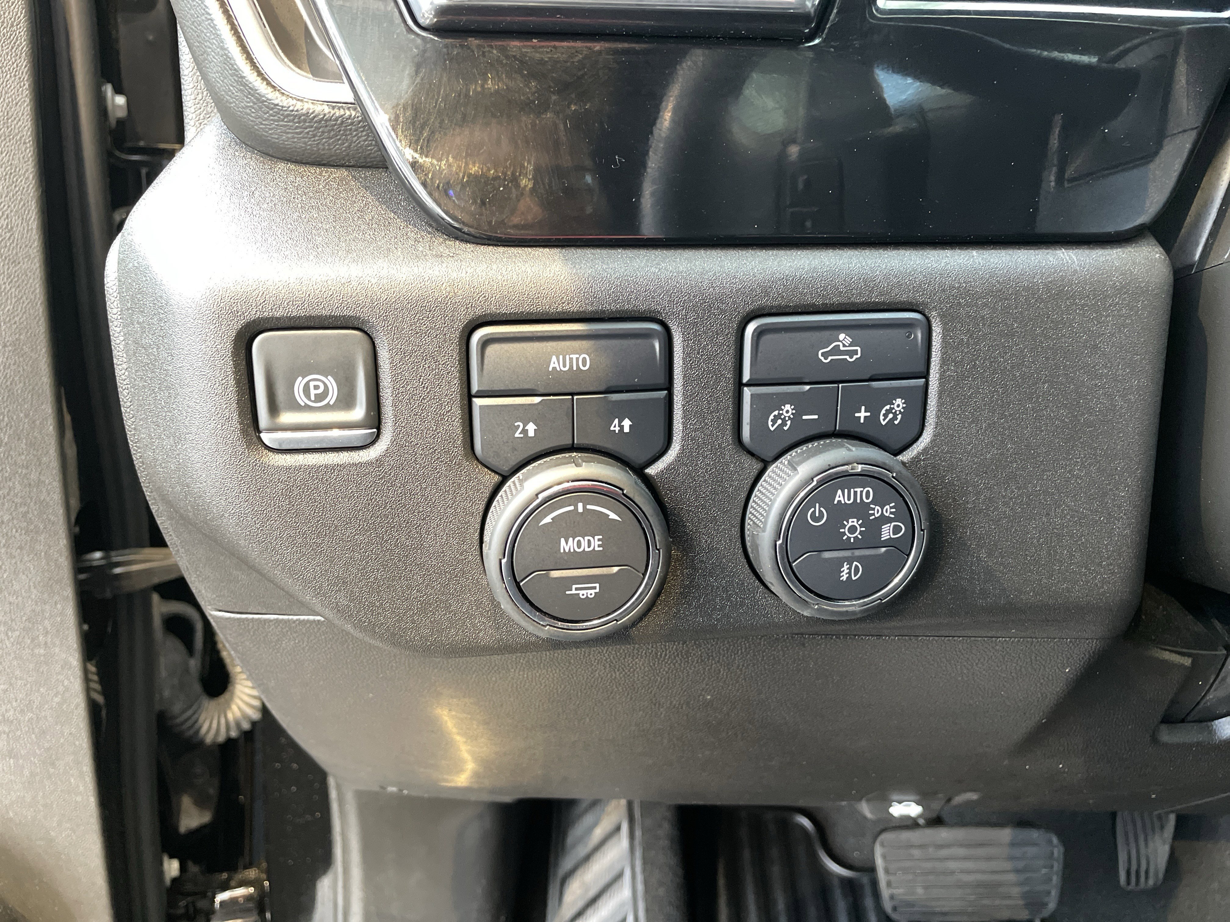 Used 2025 Chevrolet Silverado 1500 RST w/ Convenience Package II AWD/4WD image 23