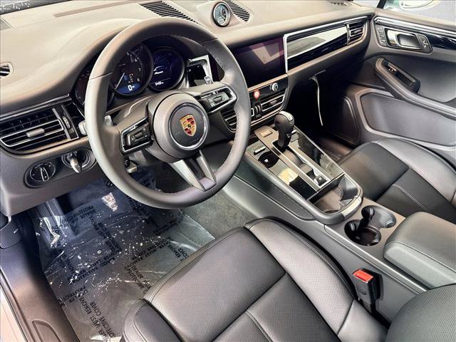 Used 2026 Porsche Macan AWD/4WD image 4