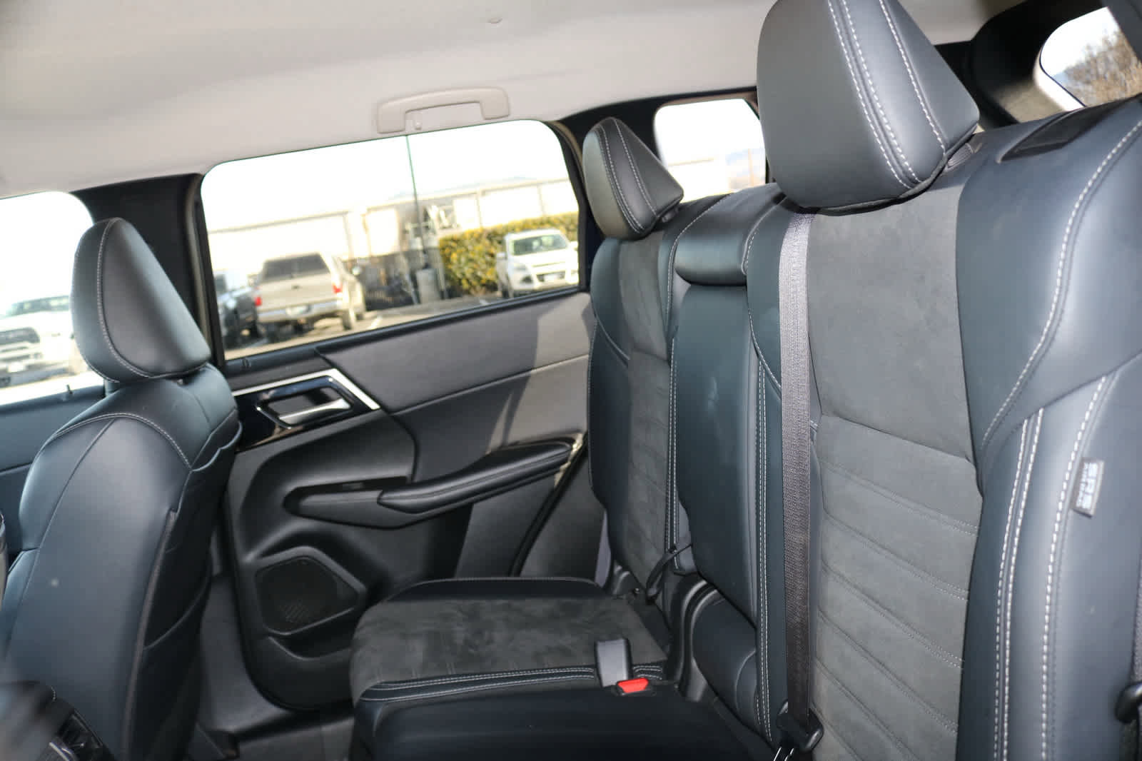 Used 2024 Mitsubishi Outlander SE image 26