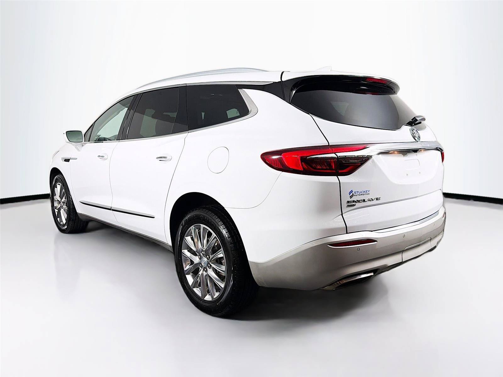 Used 2020 Buick Enclave Essence w/ Sound and Sites Package AWD/4WD image 9